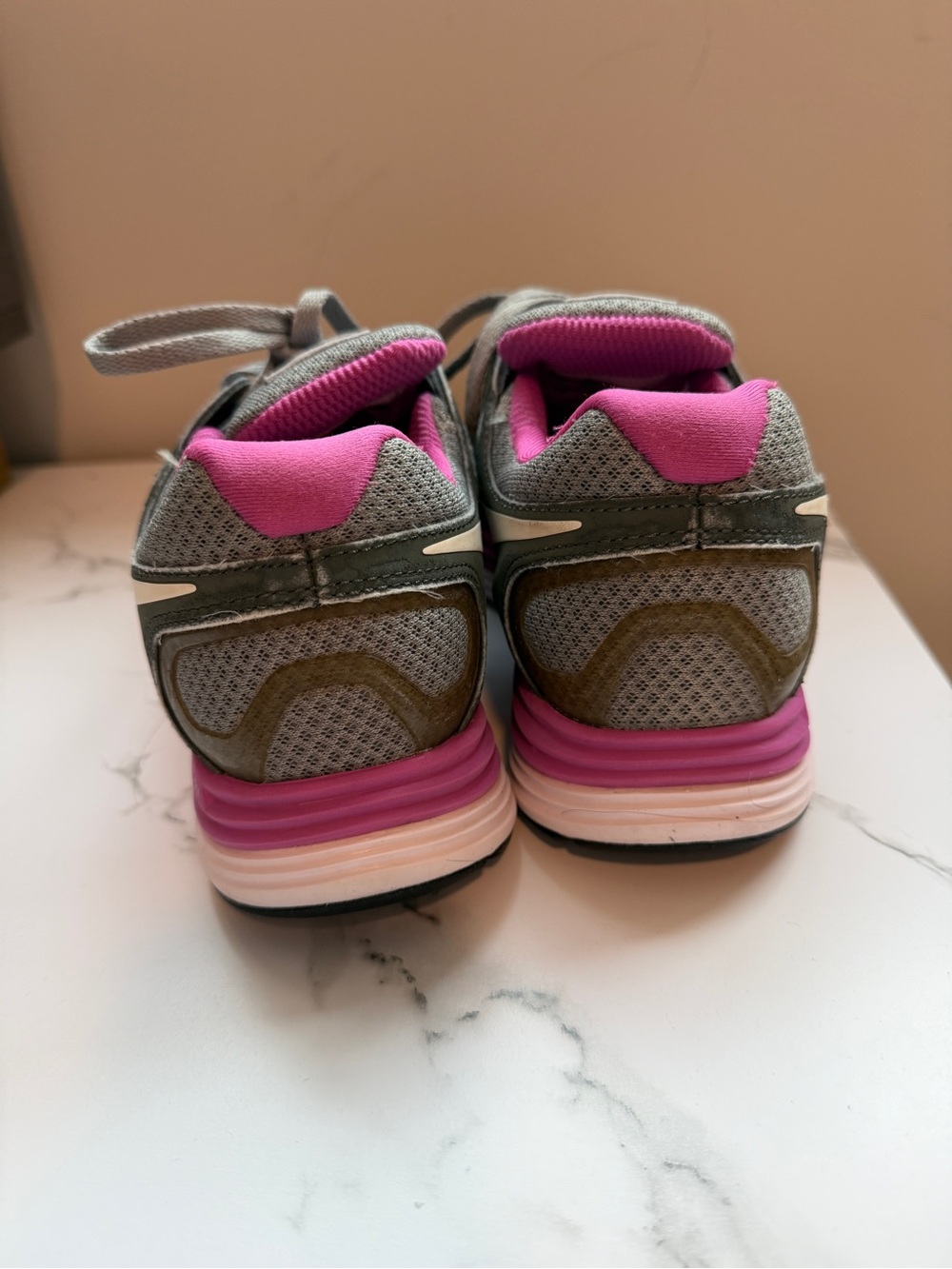Nike Women’s Gray and Pink Athletic Running Shoes - Picture 4 of 7